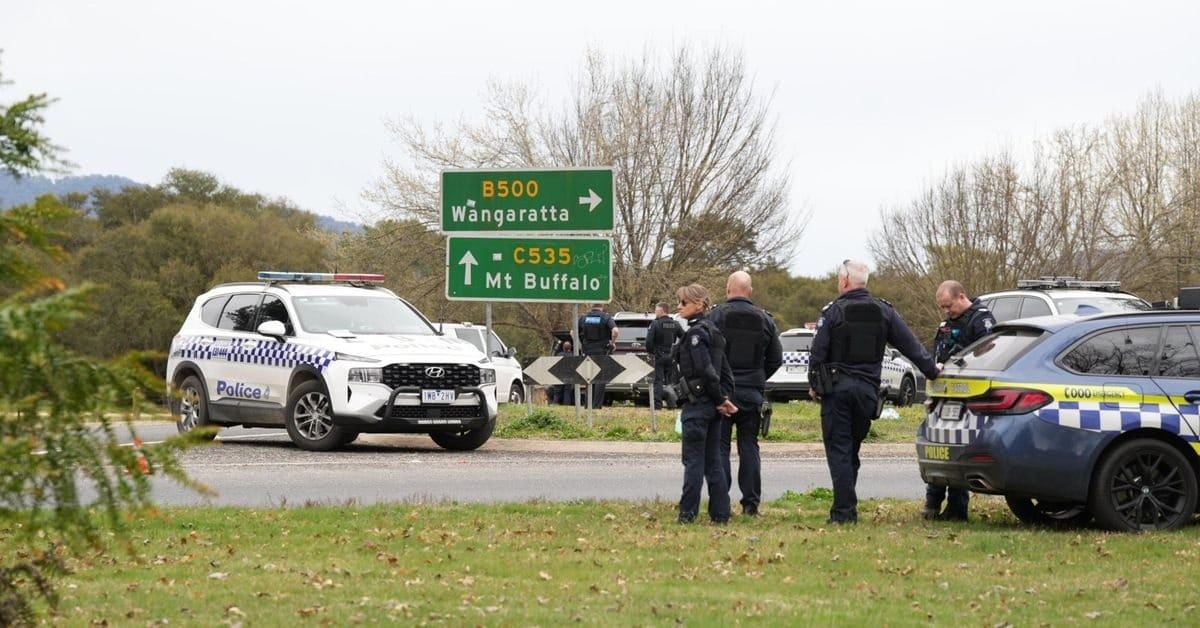 Policía australiana busca a sospechoso armado tras mortal tiroteo en Victoria Policía australiana busca a sospechoso armado tras mortal tiroteo en Victoria