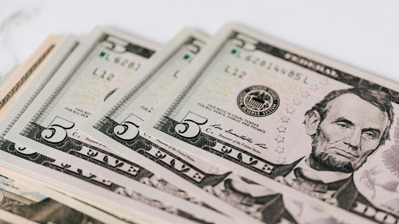 Precio del dólar hoy 16 de agosto 2025: peso cae tras reunión Trump-Putin