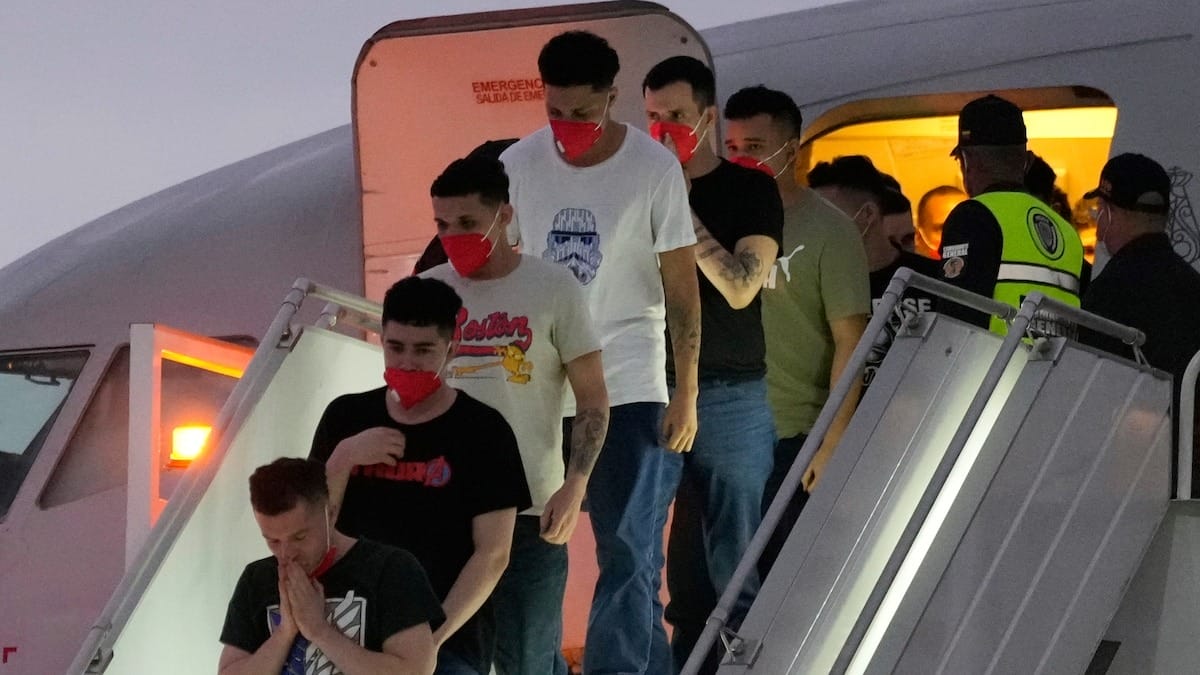 Regresan 319 migrantes venezolanos deportados desde EE. UU. en nuevo vuelo