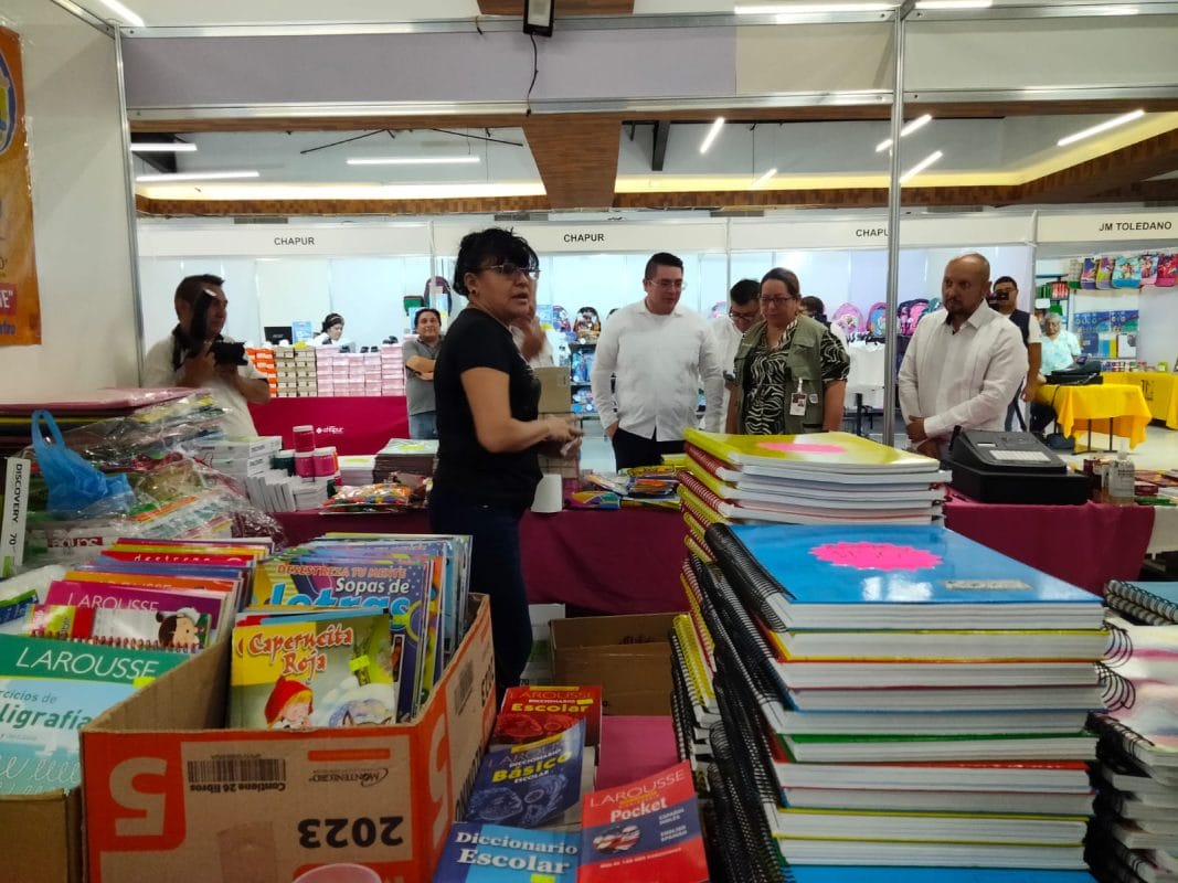 Regreso a clases 2025 dispara 30% el uso de tarjetas de crédito en México