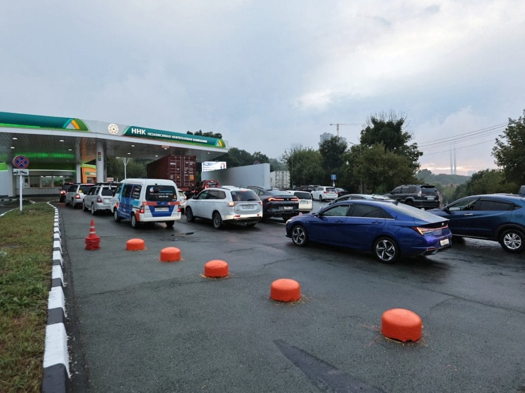 Rusia raciona combustibles tras ataques ucranianos a sus refinerías Rusia raciona combustibles tras ataques ucranianos a sus refinerías