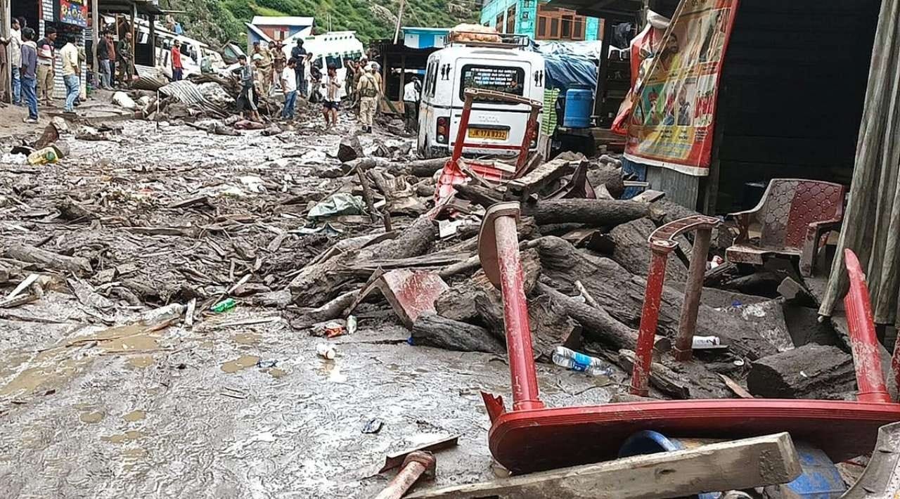 Tragedia en Cachemira: 56 muertos y 80 desaparecidos por inundaciones