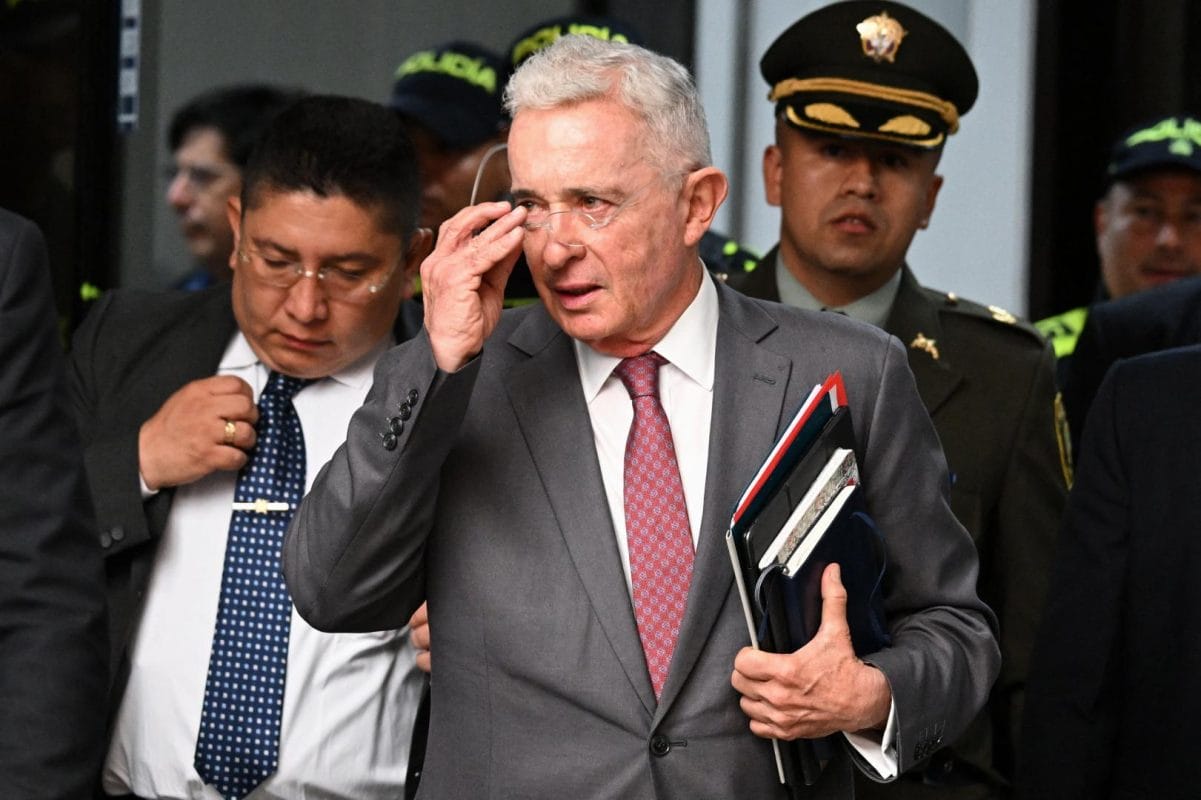 Tribunal de Colombia ordena la liberación inmediata del ex presidente Álvaro Uribe