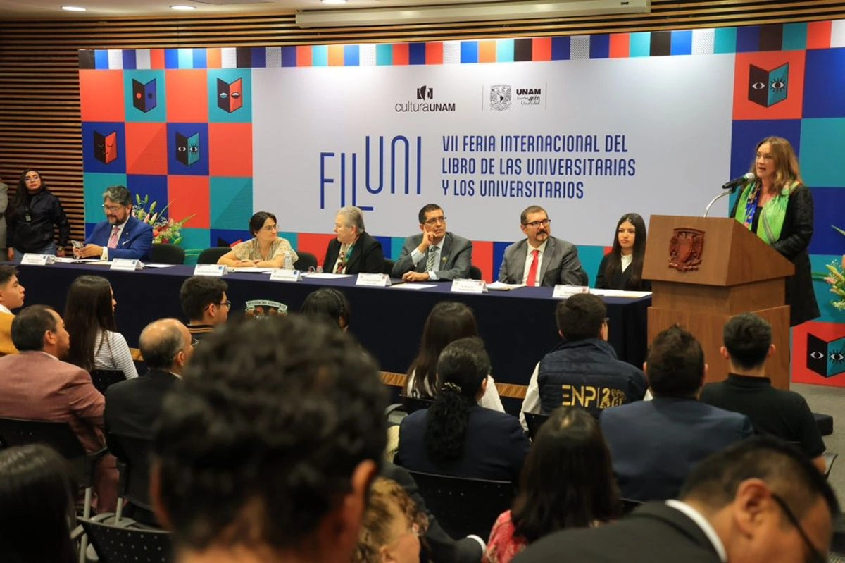 UNAM dona 140 mil libros a 35 mil estudiantes de nuevo ingreso al bachillerato UNAM dona 140 mil libros a 35 mil estudiantes de nuevo ingreso al bachillerato