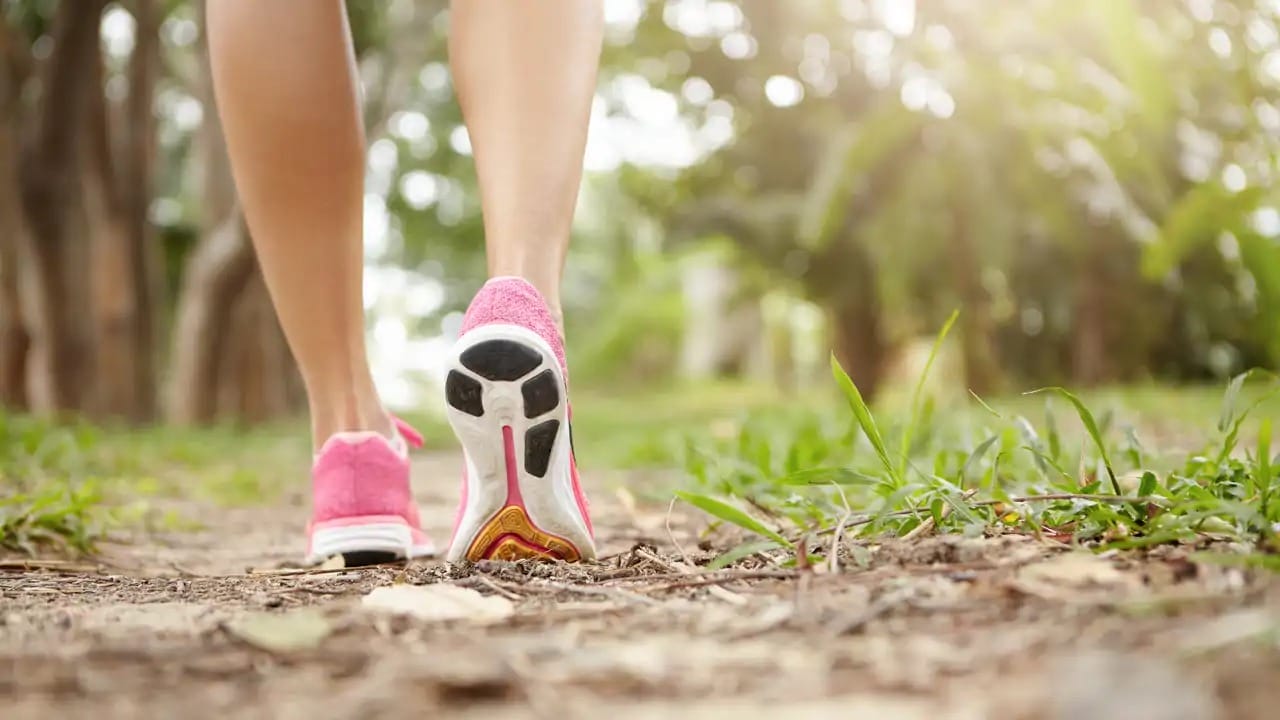 Velocidad ideal al caminar para perder peso: estudios científicos revelan