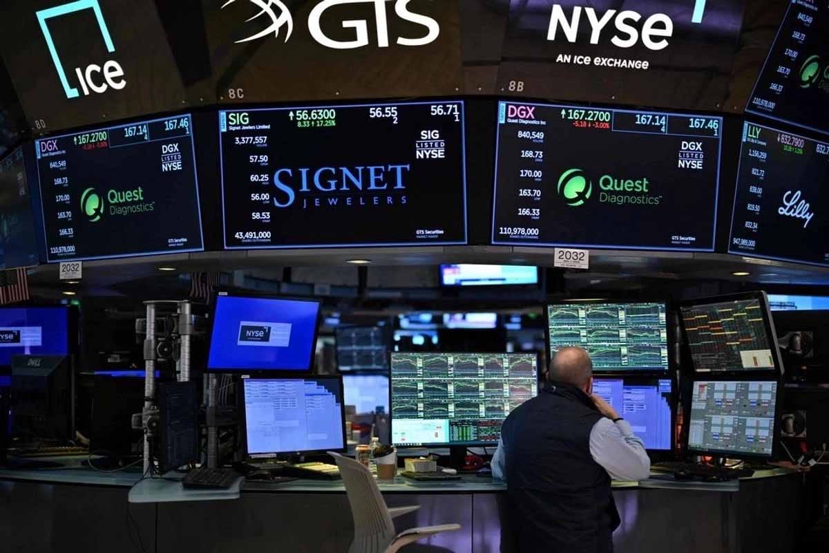 Wall Street se desploma por aranceles de Trump y datos laborales negativos