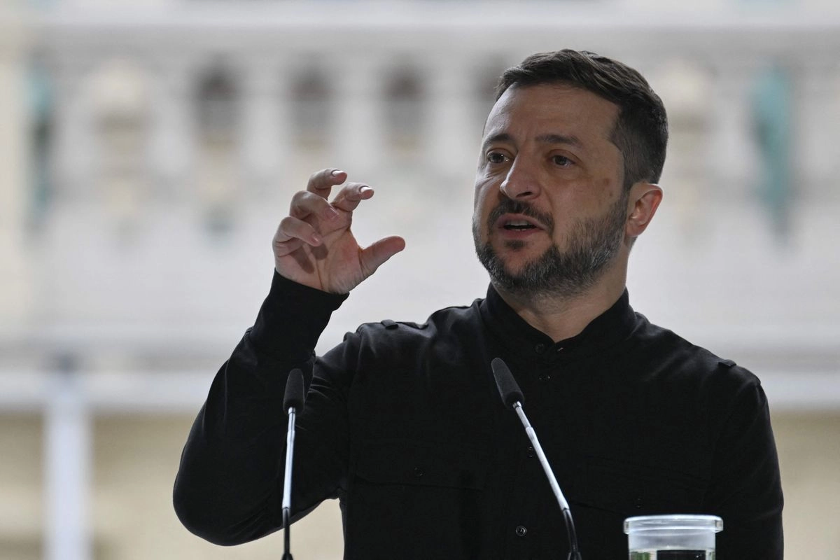 Zelensky analiza con militares de alto rango la situación en el frente de guerra