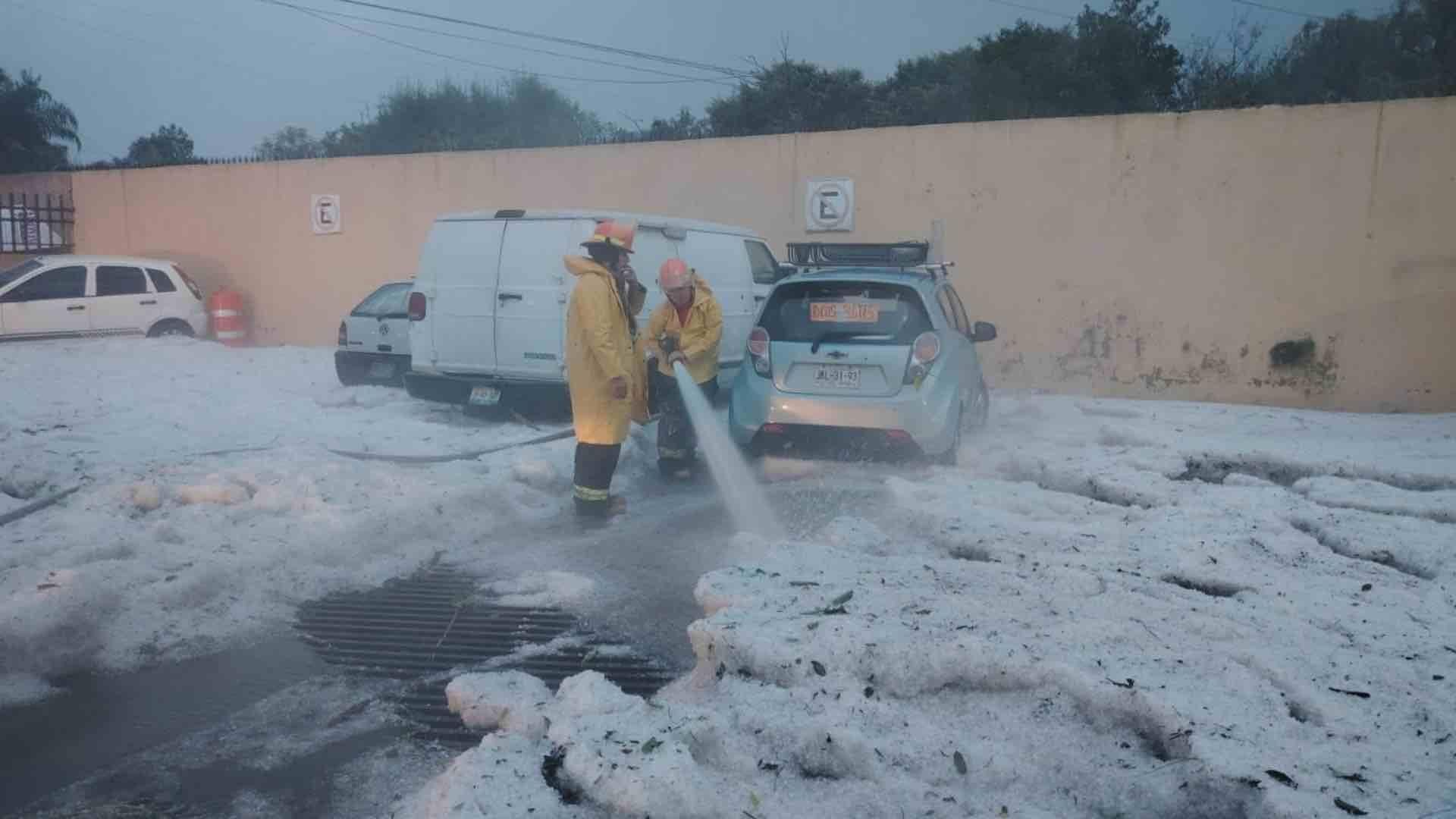 Tormenta en Tlaquepaque deja 50 cm de granizo y severas inundaciones