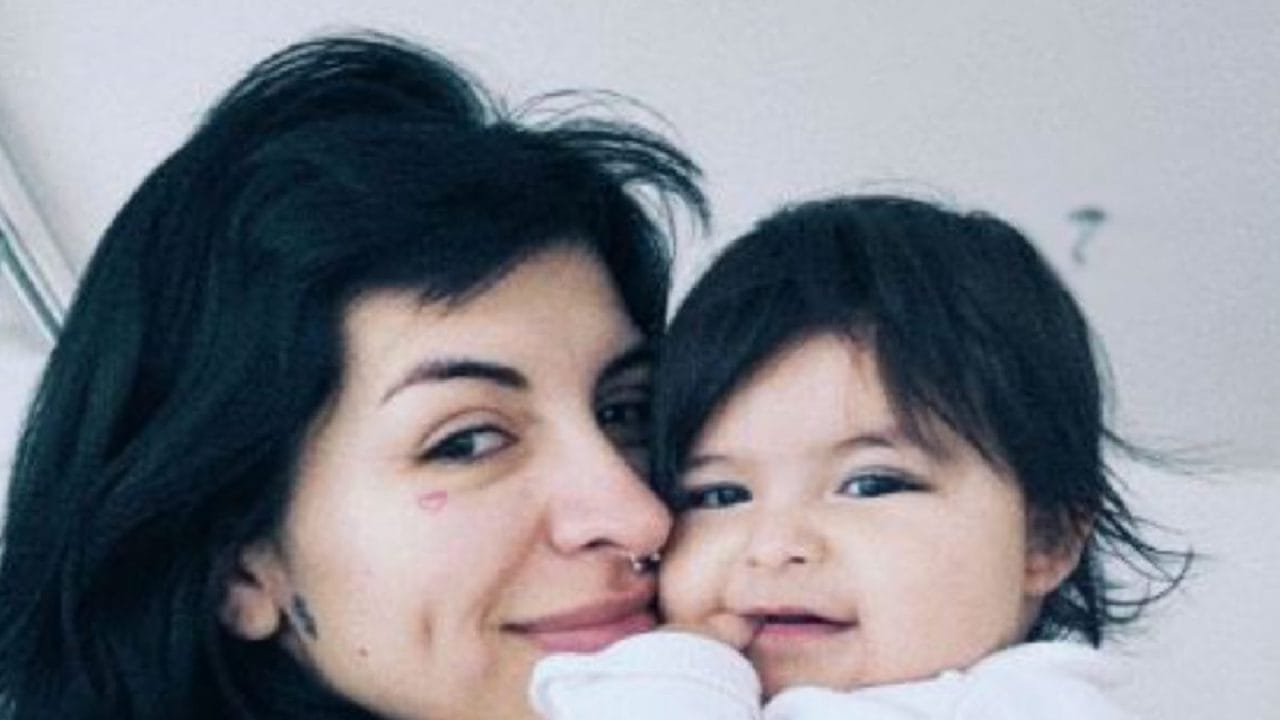 cazzu-y-su-hiji-inti-nodal Sherlyn aconseja a Cazzu demandar manutención en México por su hija Inti