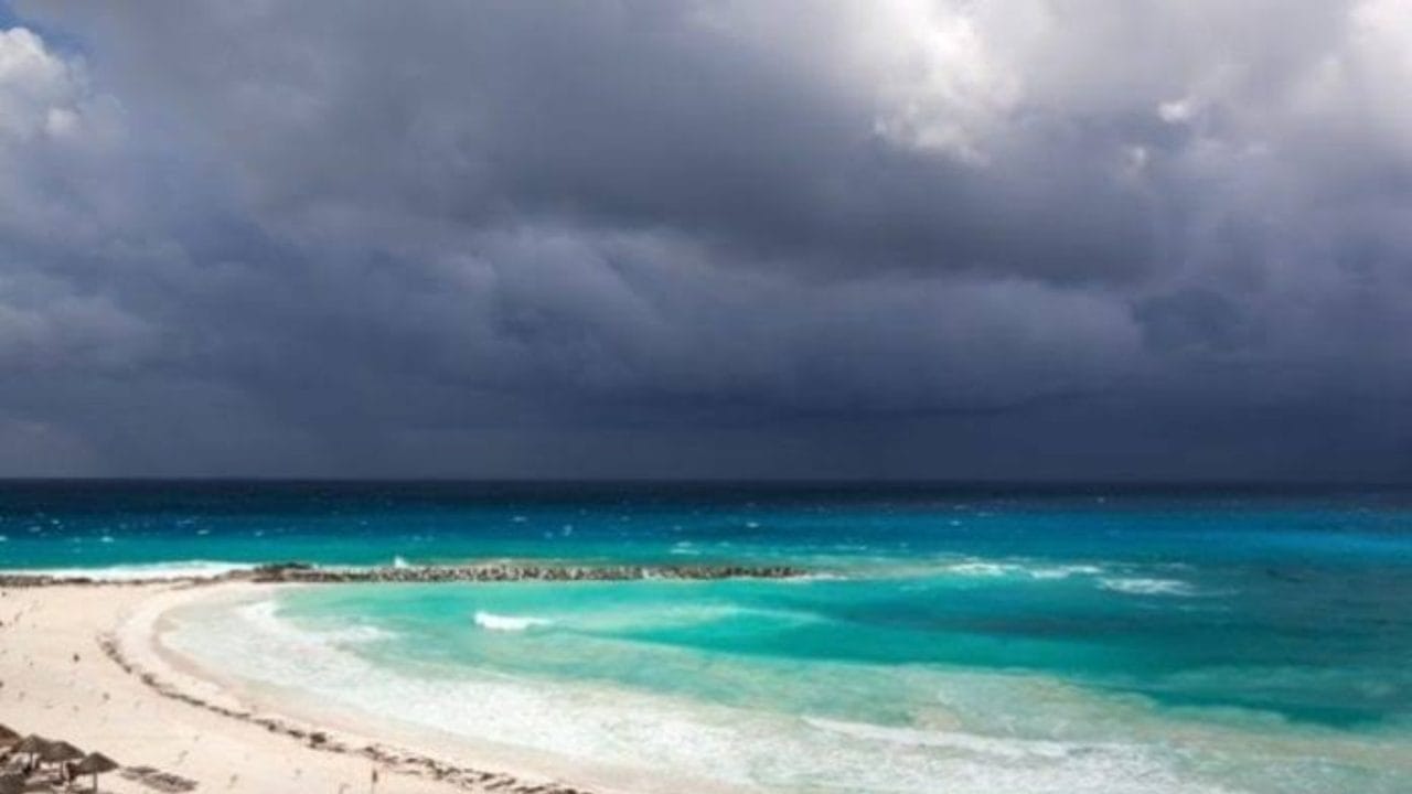 Viernes con cielo nublado y calor intenso en Quintana Roo