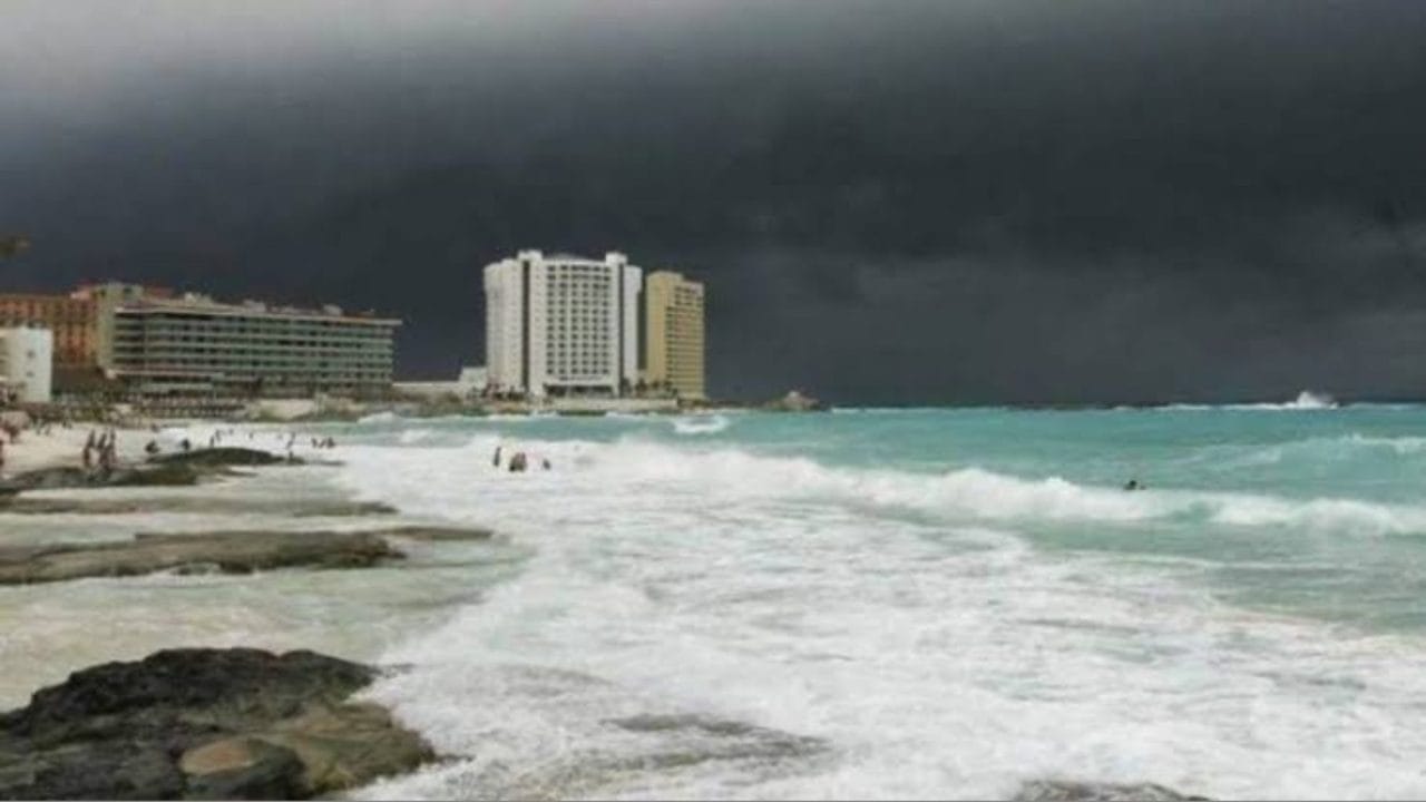 Onda tropical 22 traerá lluvias intensas y calor extremo a Quintana Roo este miércoles