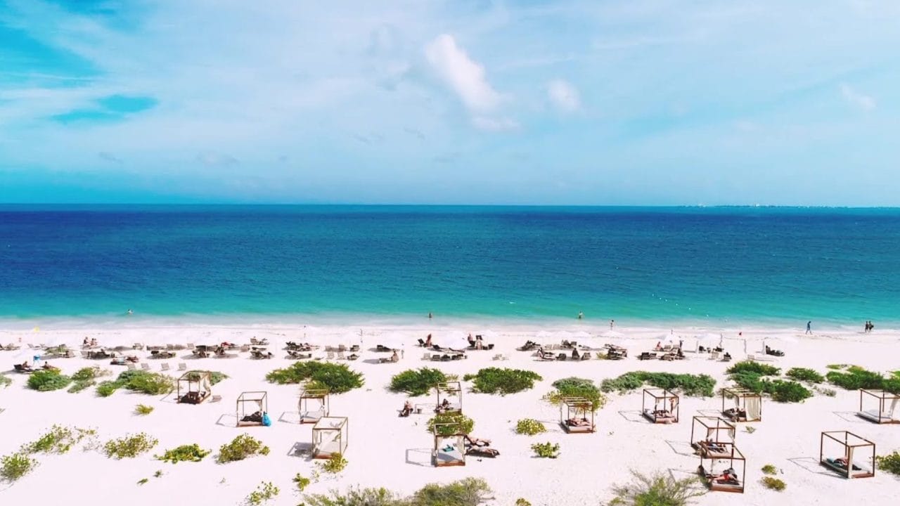 Costa Mujeres desbanca a Cancún como líder en ocupación hotelera este verano