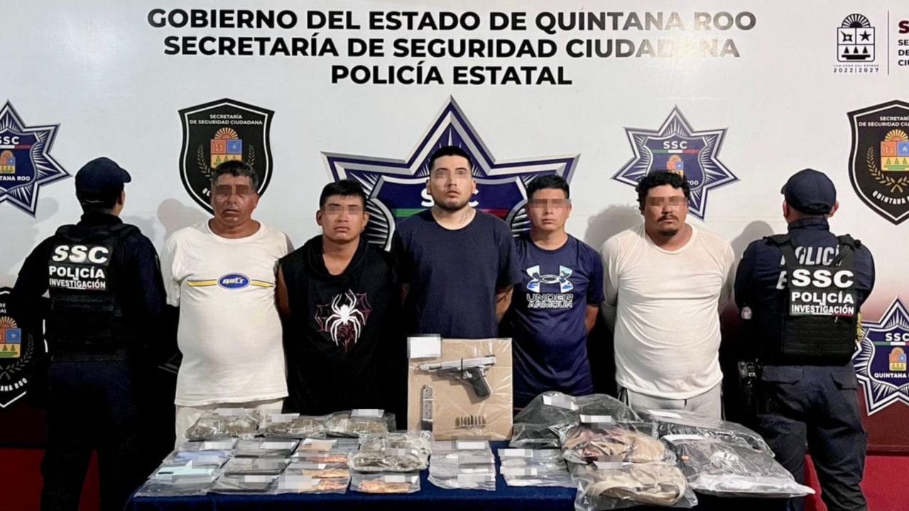 Detienen a cinco hombres con drogas y arma de fuego en la SM 259 de Cancún