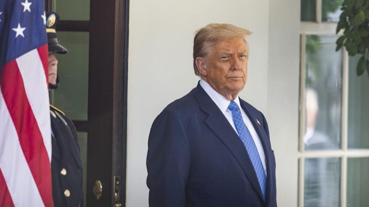 “No soy un dictador”: Trump se defiende por enviar tropas a Washington