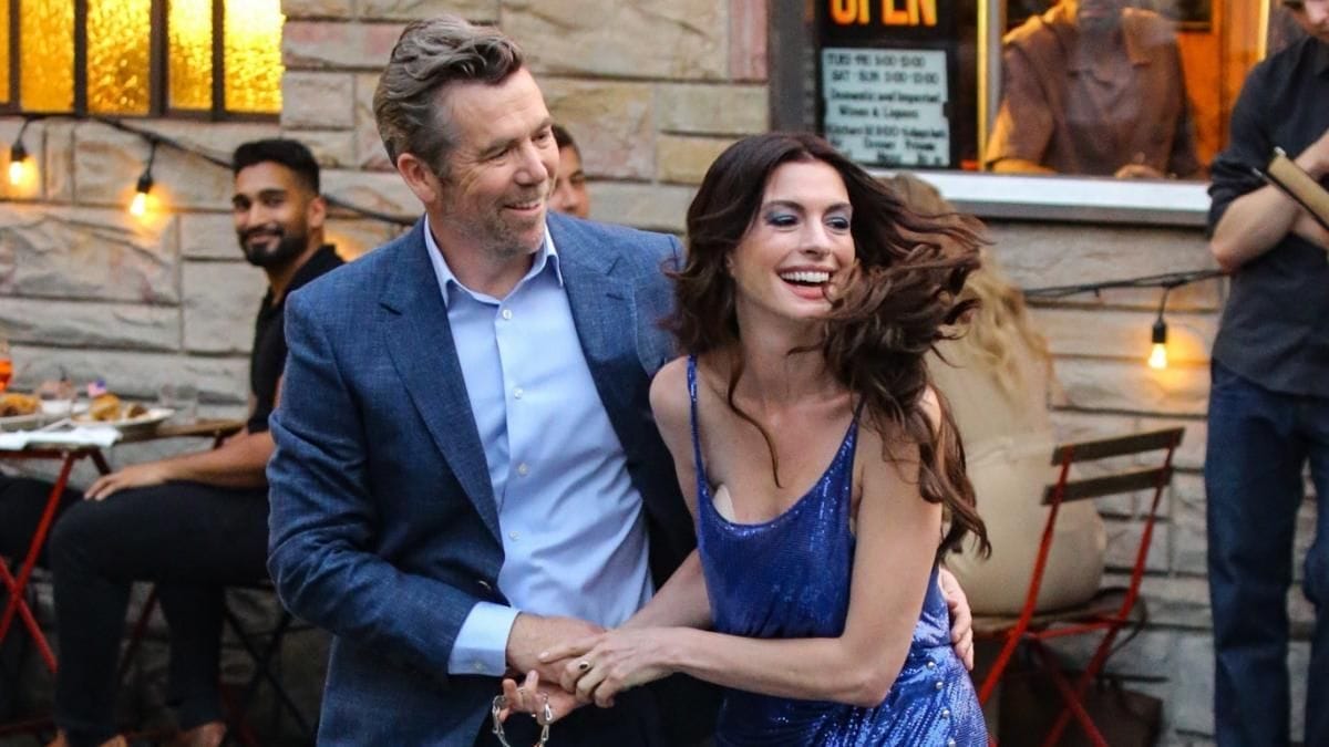 Filtran escena romántica de Anne Hathaway en El Diablo Viste a la Moda 2