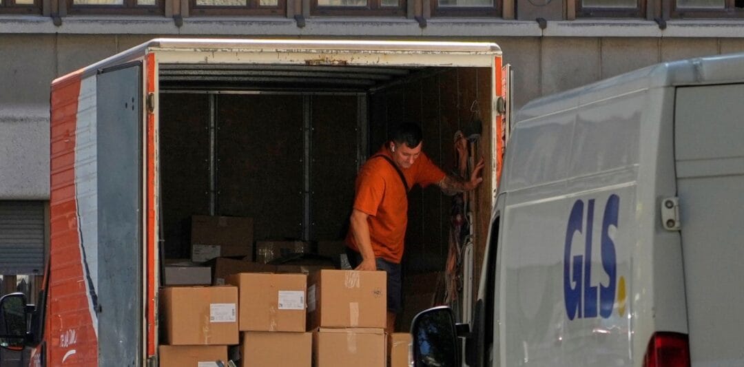 EE. UU. elimina exención arancelaria: envíos desde $800 ya pagan impuestos