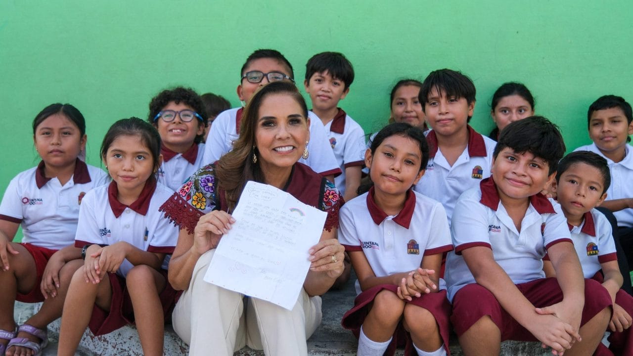 Alumnas y alumnos de primaria en Cozumel piden a Mara Lezama la construcción de un domo