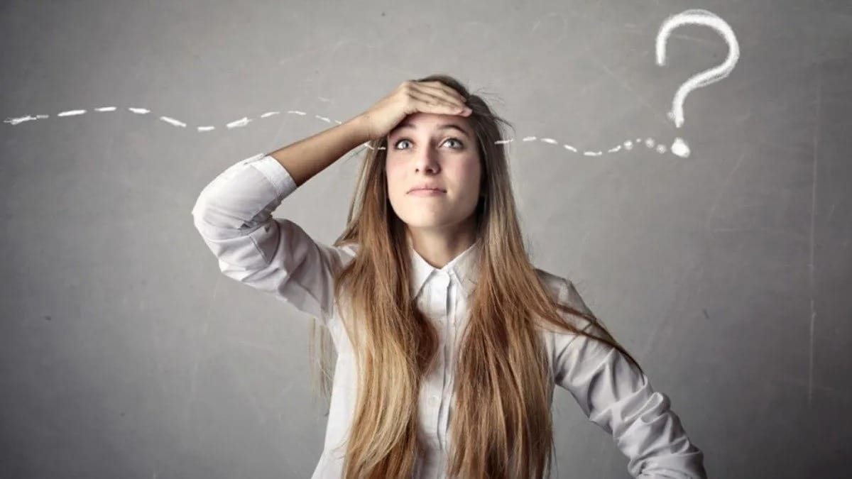 ¿Olvidar nombres o cosas es normal? Señales de alarma en la memoria