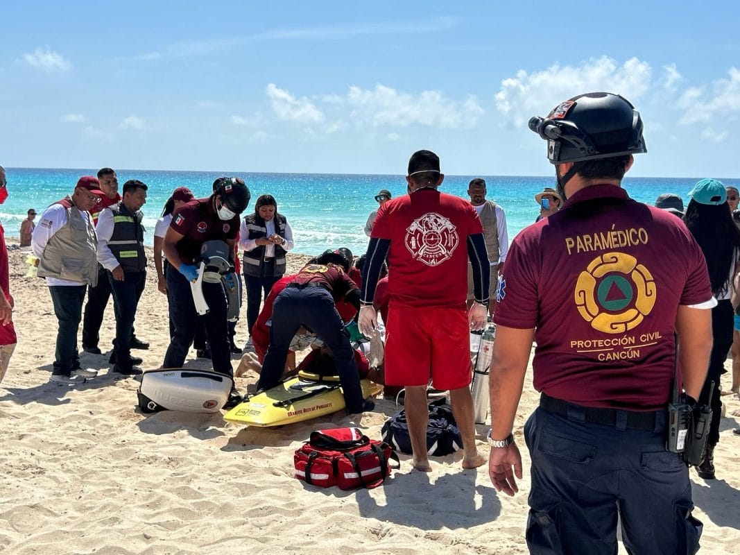 Cancún refuerza protocolos de rescate con simulacro de salvamento acuático