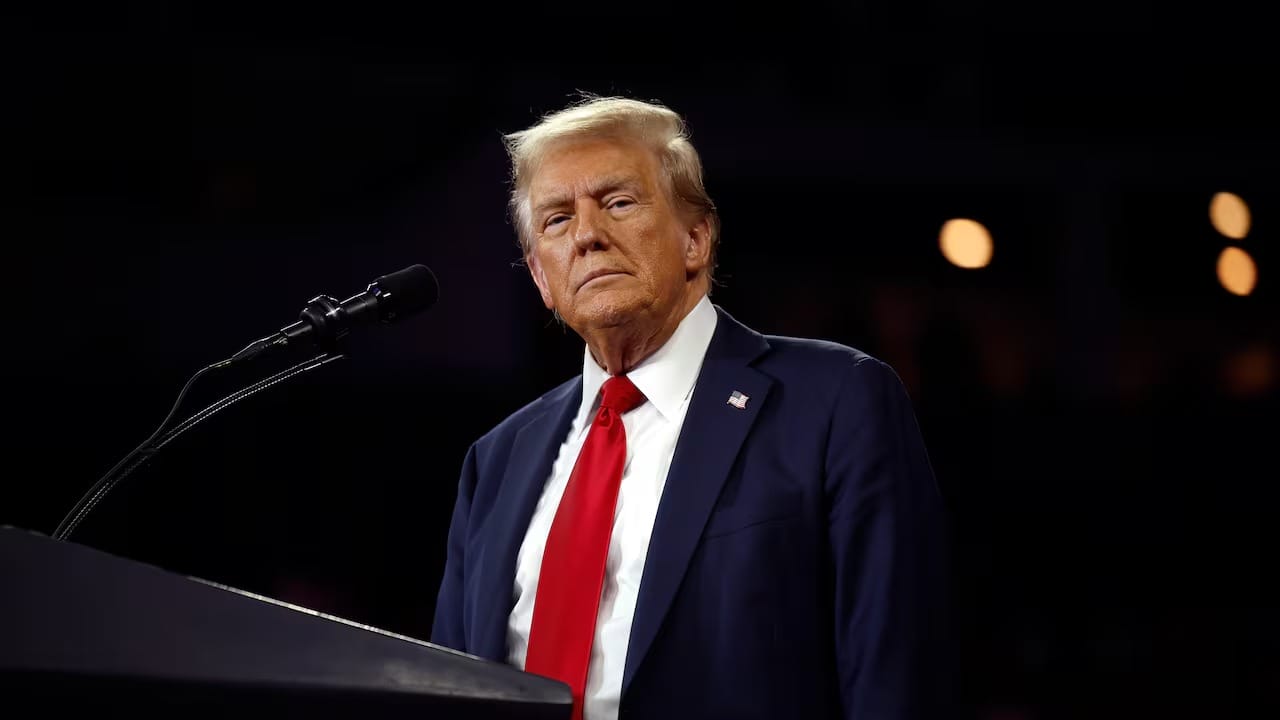 Fiscales demandan a Trump por bloquear atención médica de reafirmación de género a jóvenes 