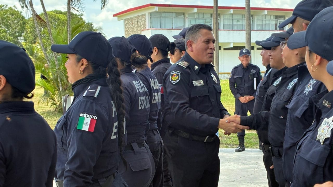 Secretario de Seguridad visita cadetes en formación en la Universidad de Chetumal Secretario de Seguridad visita cadetes en formación en la Universidad de Chetumal