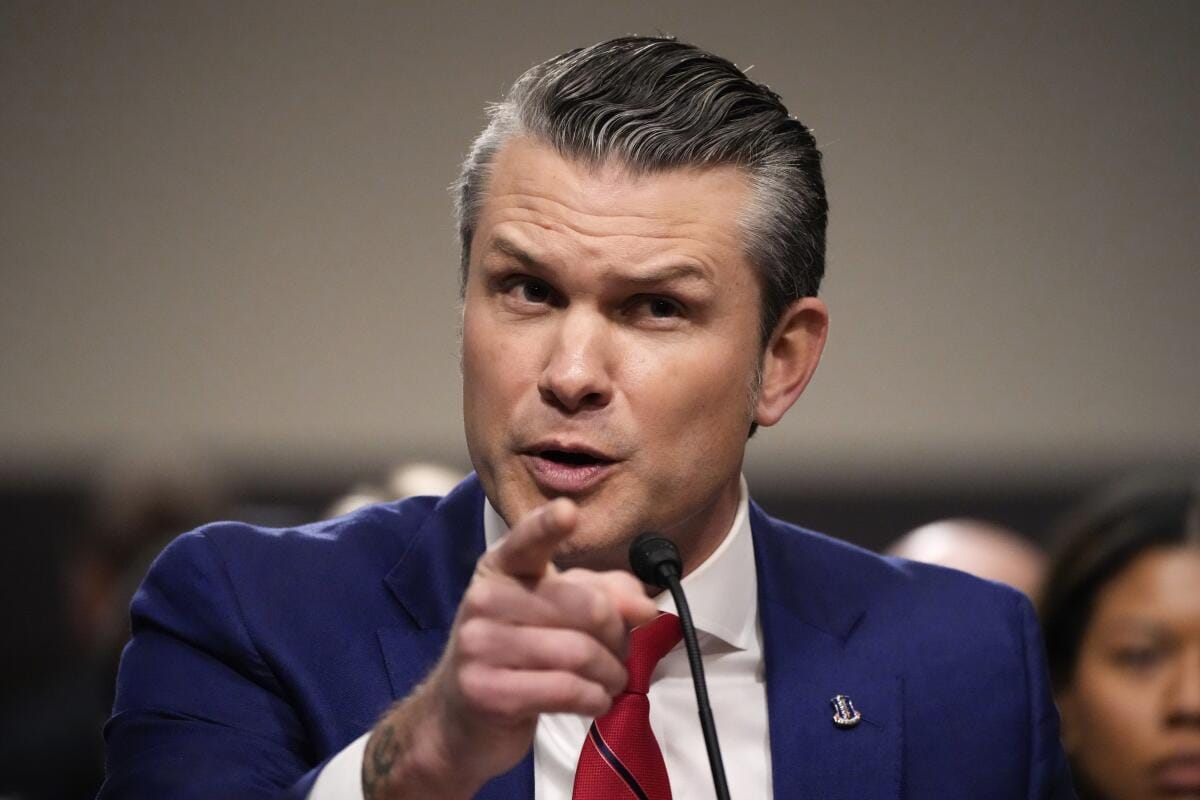 Pete Hegseth genera polémica al repostear video que propone eliminar el voto femenino