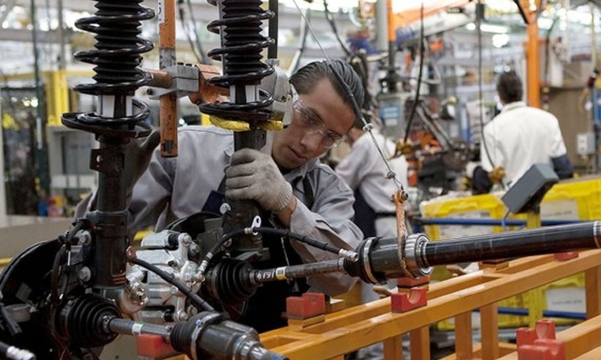 Producción manufacturera cae en México; textil, vestido y madera a la baja