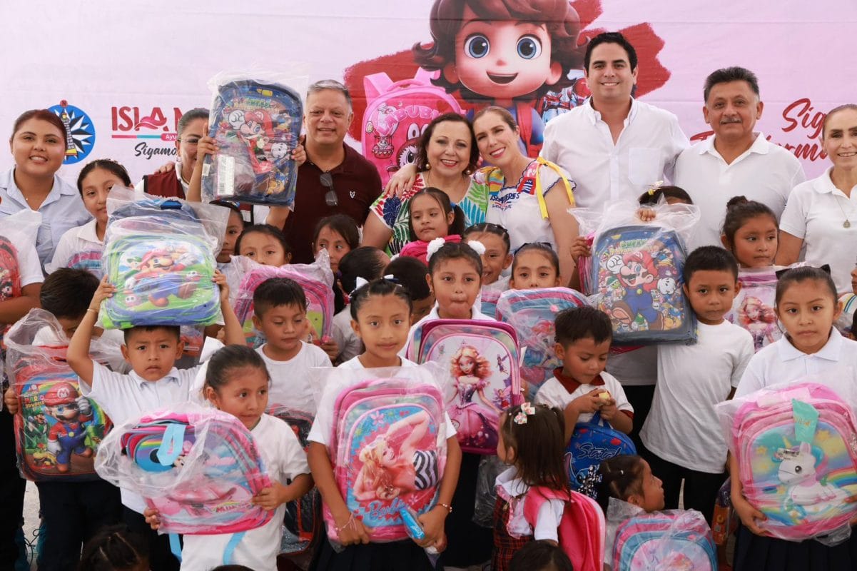 Mochilas nuevas para niñas y niños de Isla Mujeres Mochilas nuevas para niñas y niños de Isla Mujeres