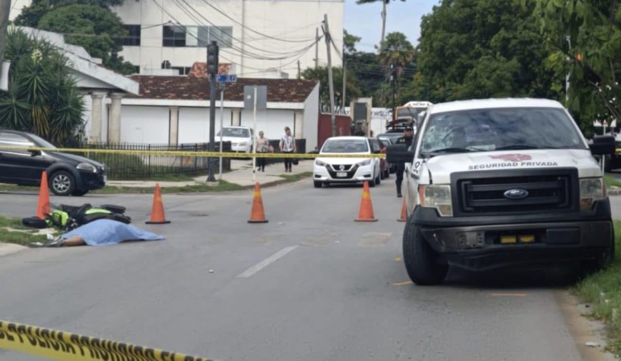 Muere motociclista en Mérida, atropellado por camioneta de seguridad privada