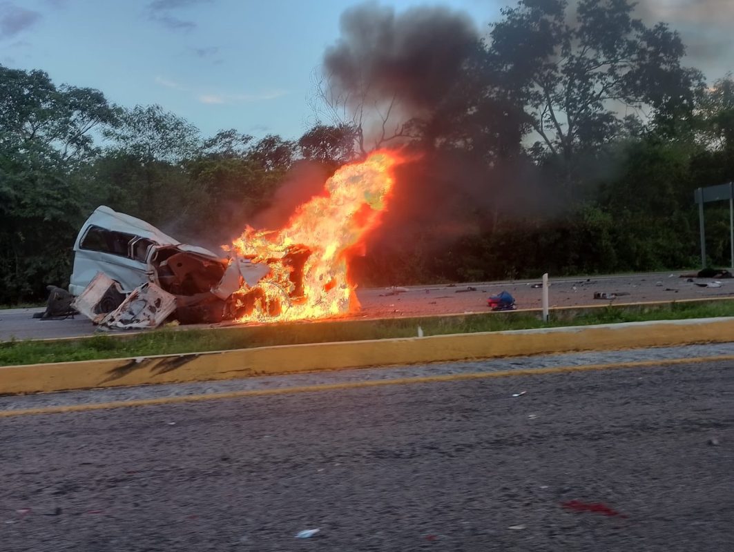 Tragedia en carretera Mérida-Campeche deja 15 muertos
