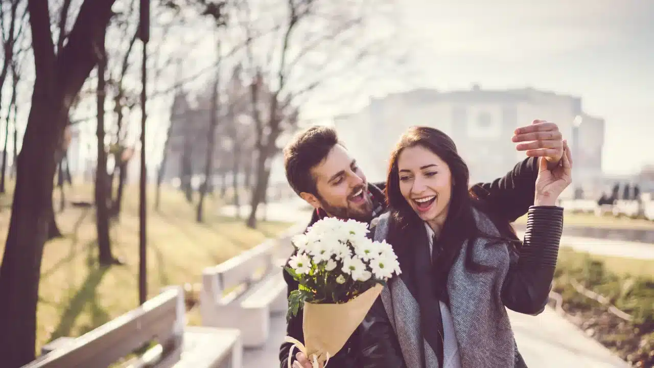 2 señales de que estás dando demasiado en tu relación (y tu pareja no) 2 señales de que estás dando demasiado en tu relación (y tu pareja no)