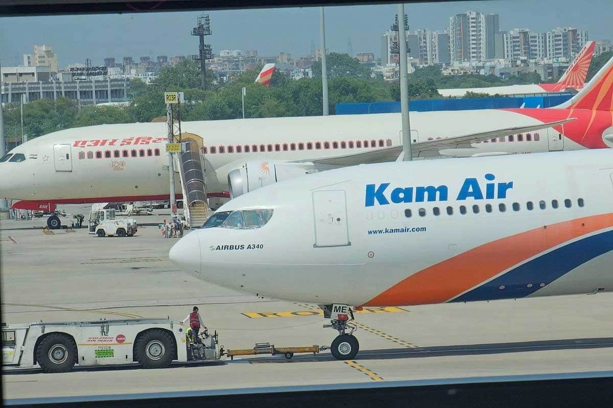 Adolescente afgano sobrevive milagrosamente al ocultarse en el tren de aterrizaje de un avión
