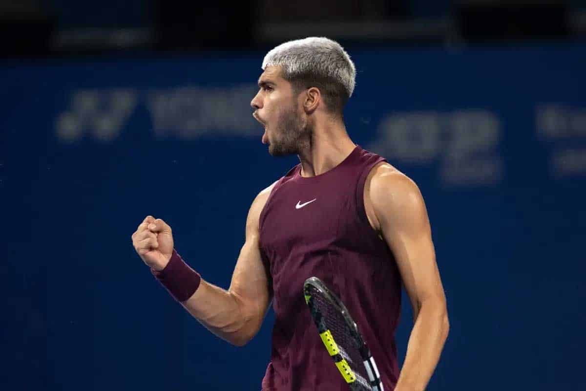 Alcaraz brilla en Japón y dedica triunfo a su fisioterapeuta Alcaraz brilla en Japón y dedica triunfo a su fisioterapeuta