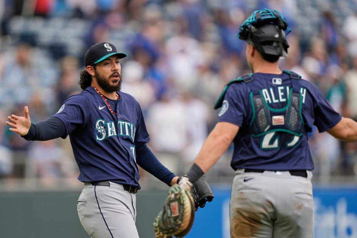 Andrés Muñoz brilla con 36 salvamentos y mantiene vivos a Marineros