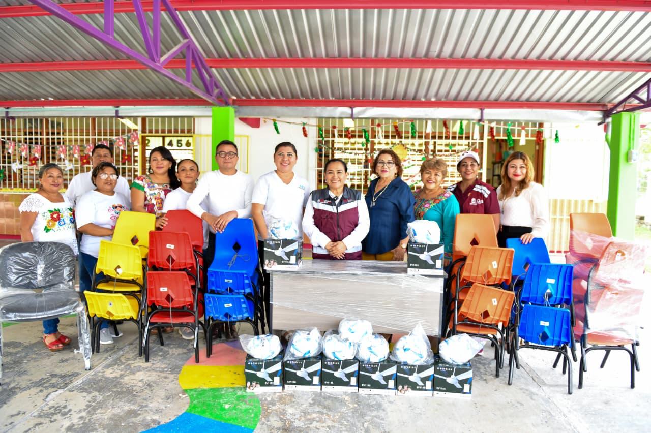 Entrega SEQ mobiliario y equipo en beneficio de las y los alumnos de educación básica