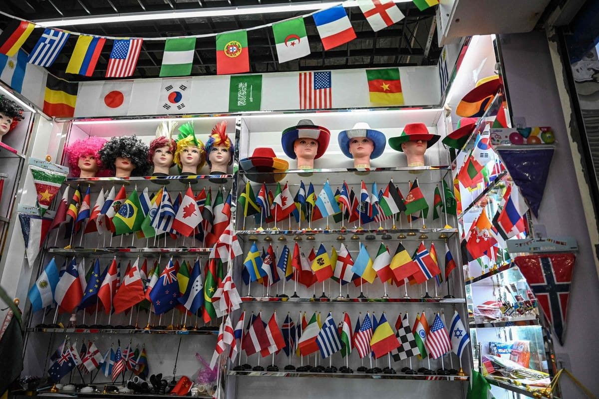 Aranceles de EE.UU. frenan producción china de artículos para Mundial 2026