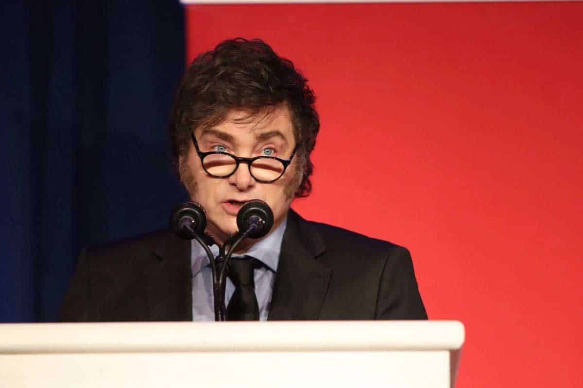 Argentina inicia privatización parcial de la empresa nuclear