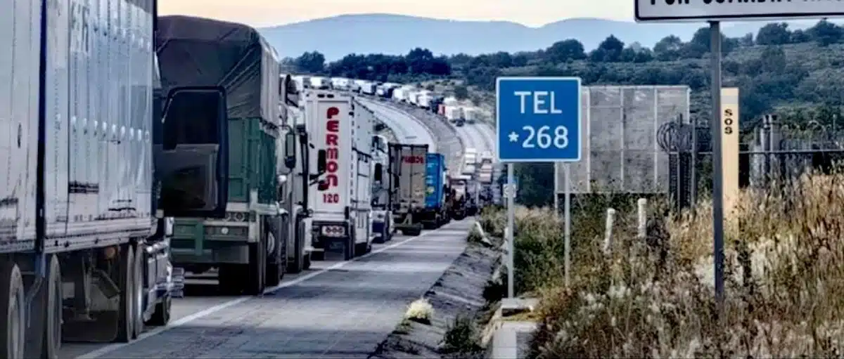 Campesinos cumplen 72 horas de bloqueo en el Arco Norte y Canacar advierte afectaciones económicas Campesinos cumplen 72 horas de bloqueo en el Arco Norte y Canacar advierte afectaciones económicas