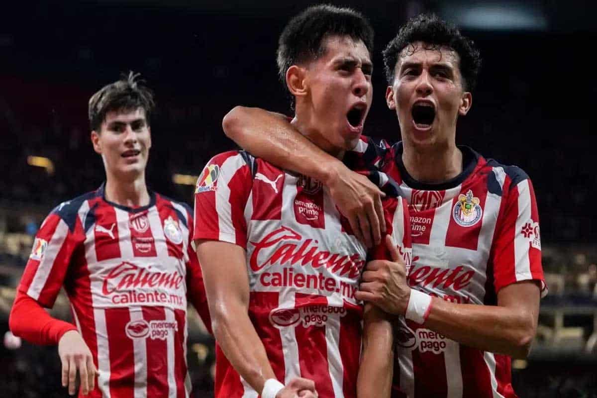 Chivas rompe mala racha en casa con triunfo 3-1 sobre Necaxa