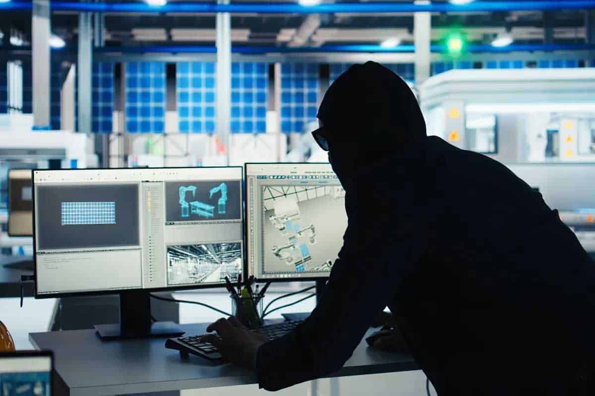 El modelo CaaS permite a ciberdelincuentes alquilar malware, ransomware y servicios digitales, profesionalizando el crimen y afectando a empresas de todo tamaño.