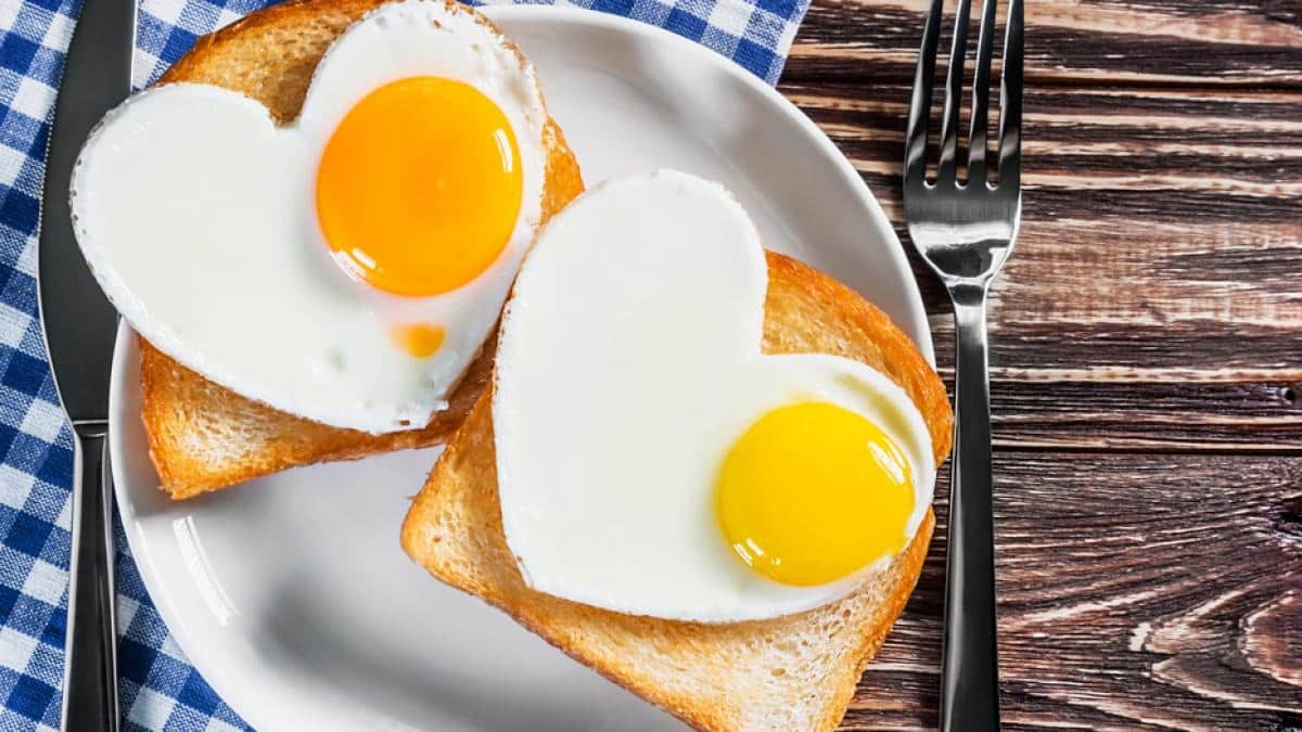 Comer huevo en el desayuno: beneficios para el corazón y cantidad ideal