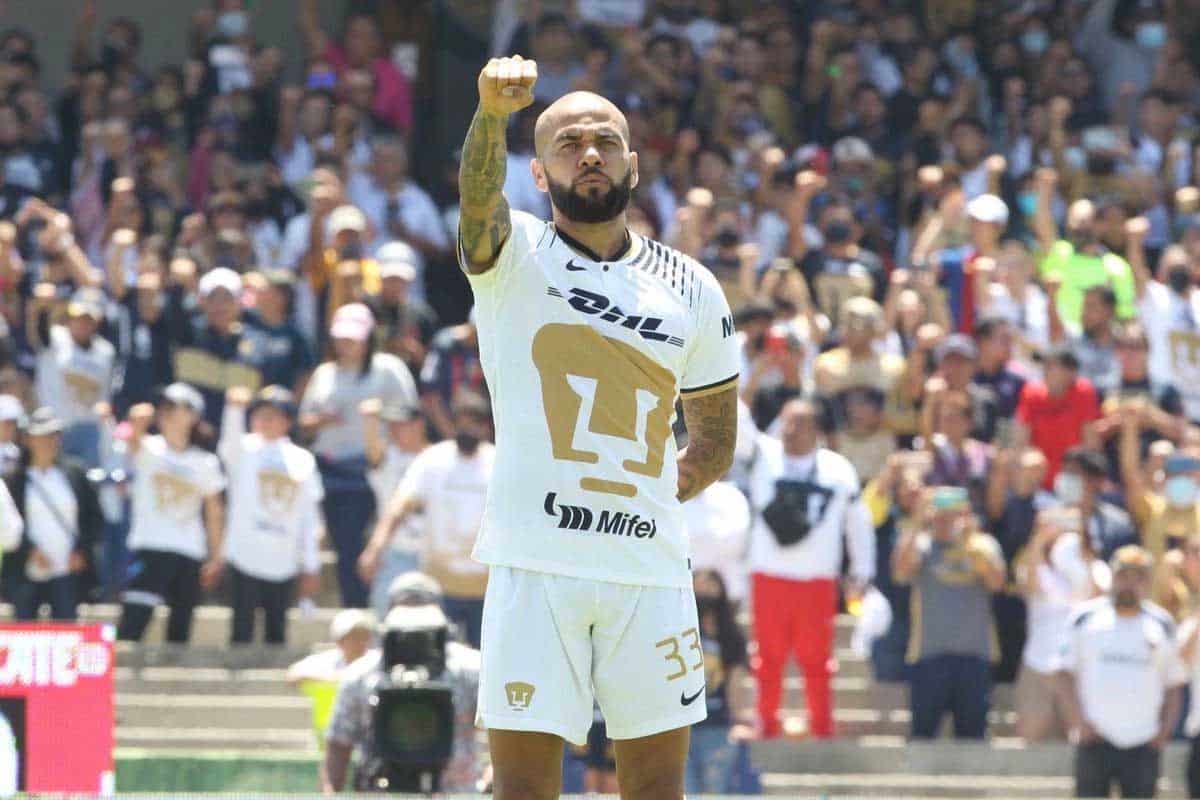 Dani Alves deberá indemnizar a Pumas tras fallo del TAS en su contra