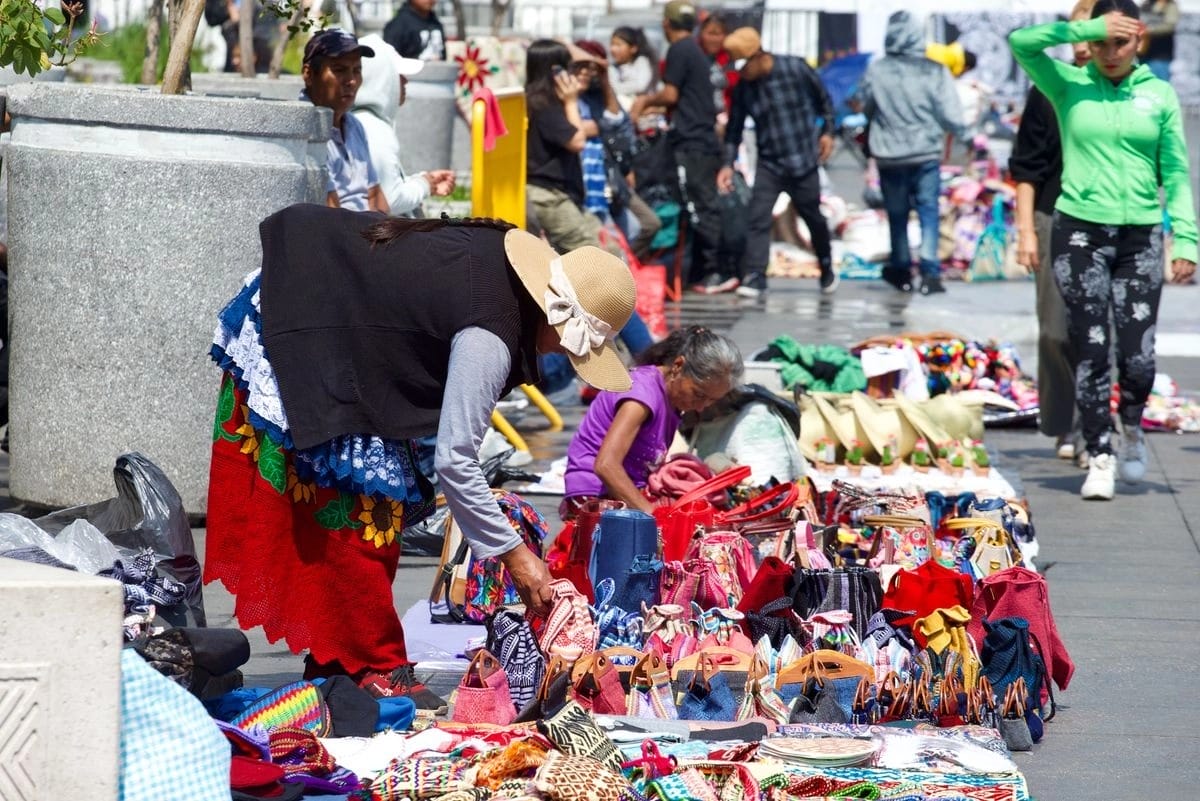 Economía informal en México crece 4% y alcanza 5.83 billones: Inegi