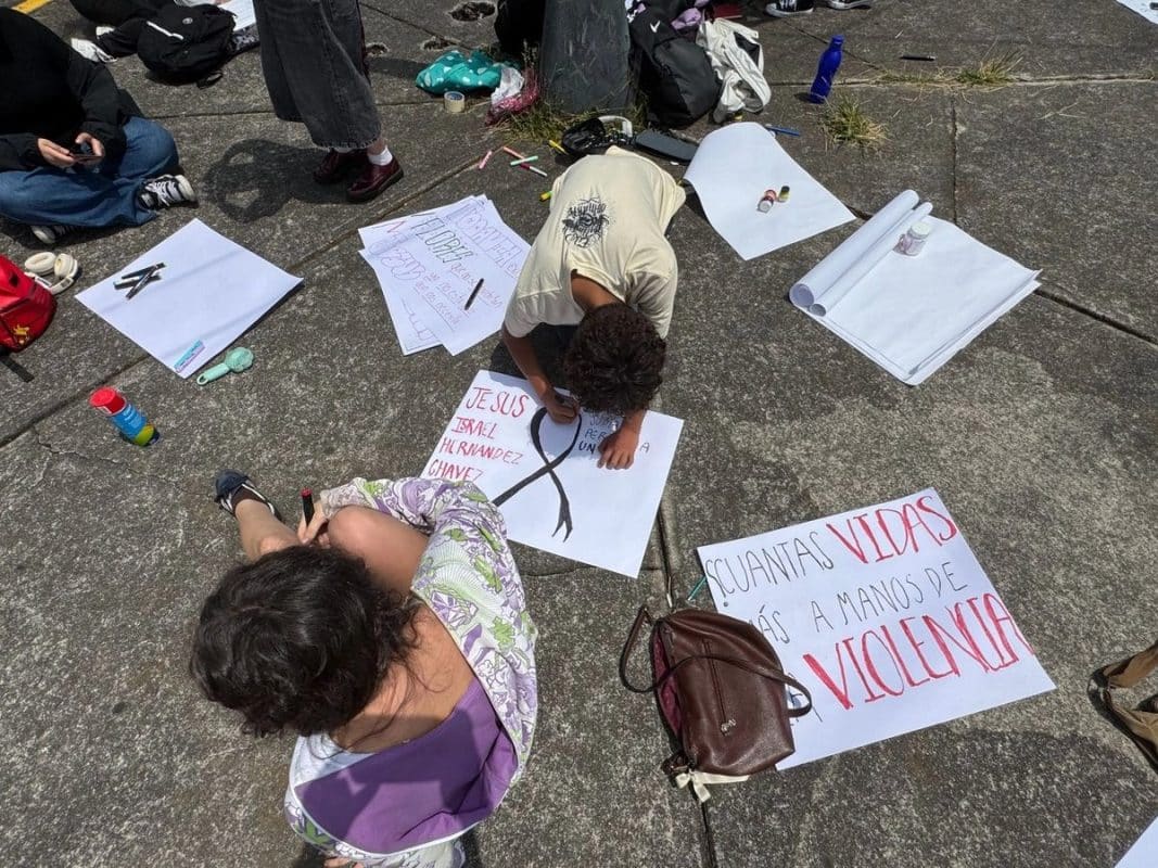Entregan cuerpo de estudiante del CCH Sur tras trágico asesinato en plantel Entregan cuerpo de estudiante del CCH Sur tras trágico asesinato en plantel