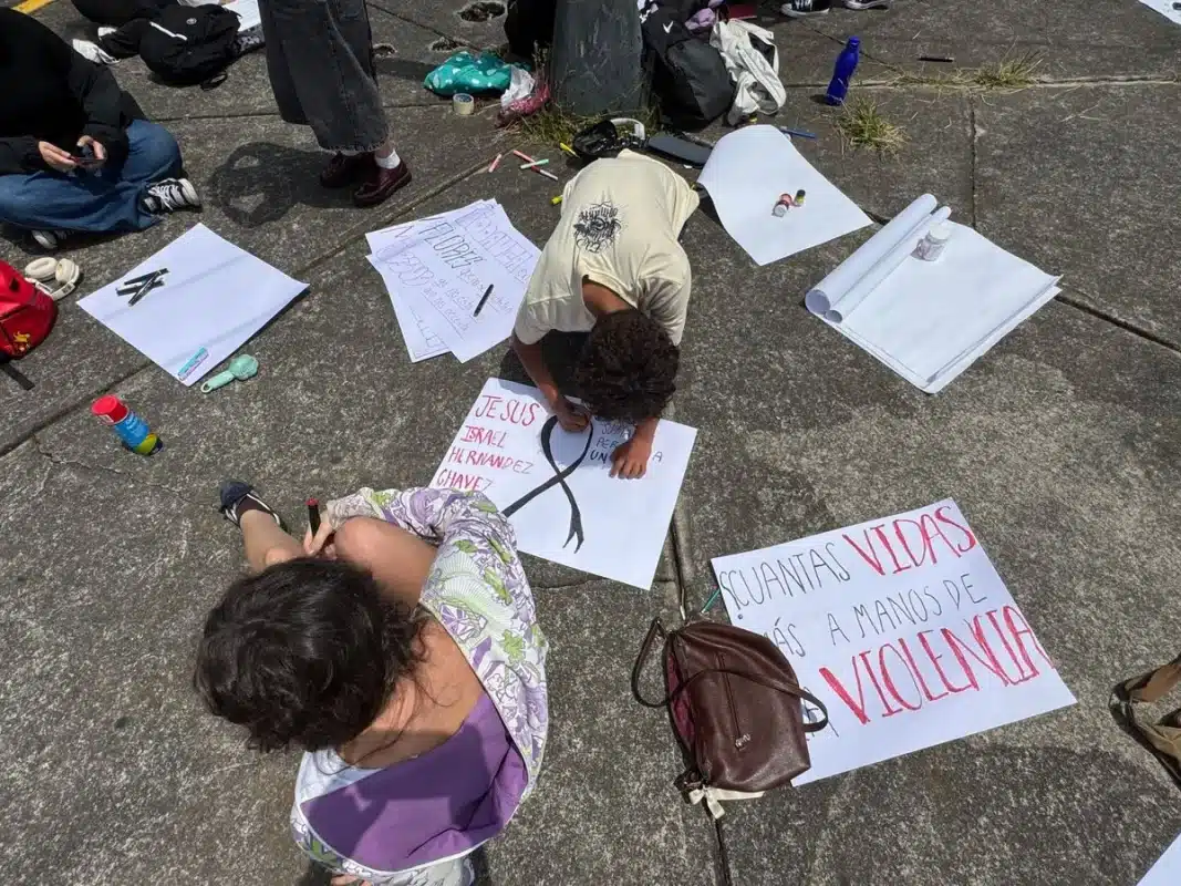 Entregan a familiares el cuerpo del estudiante asesinado en CCH Sur