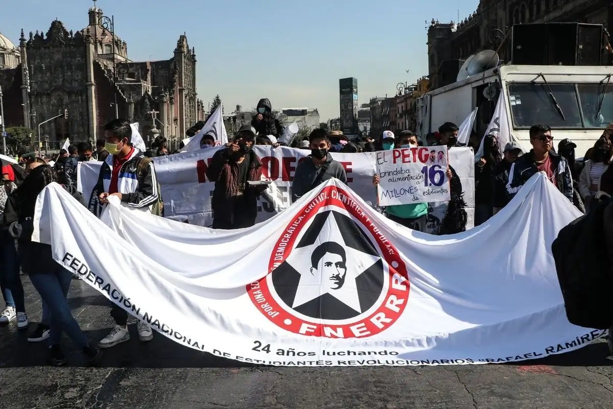 Estudiantes de Oaxaca exigen audiencia con Sheinbaum y acusan represión