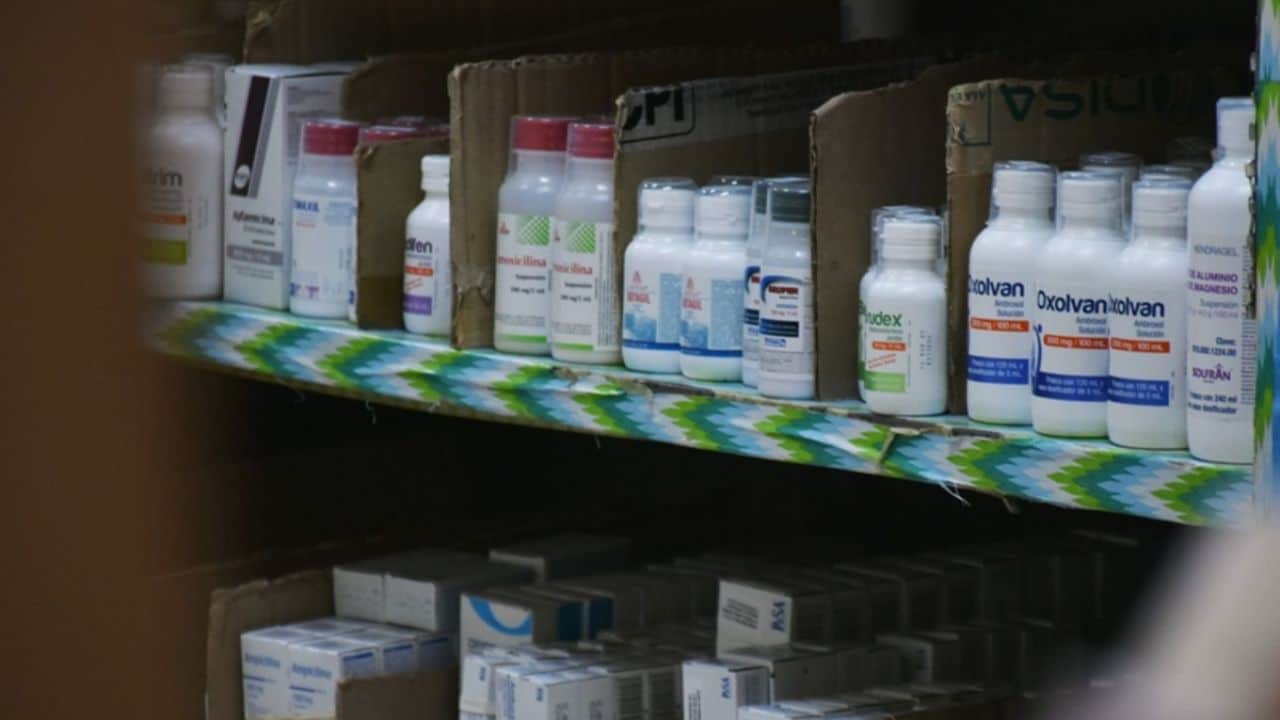 Farmacéuticas mexicanas defienden abasto de medicinas y señalan incumplimiento de empresas de India