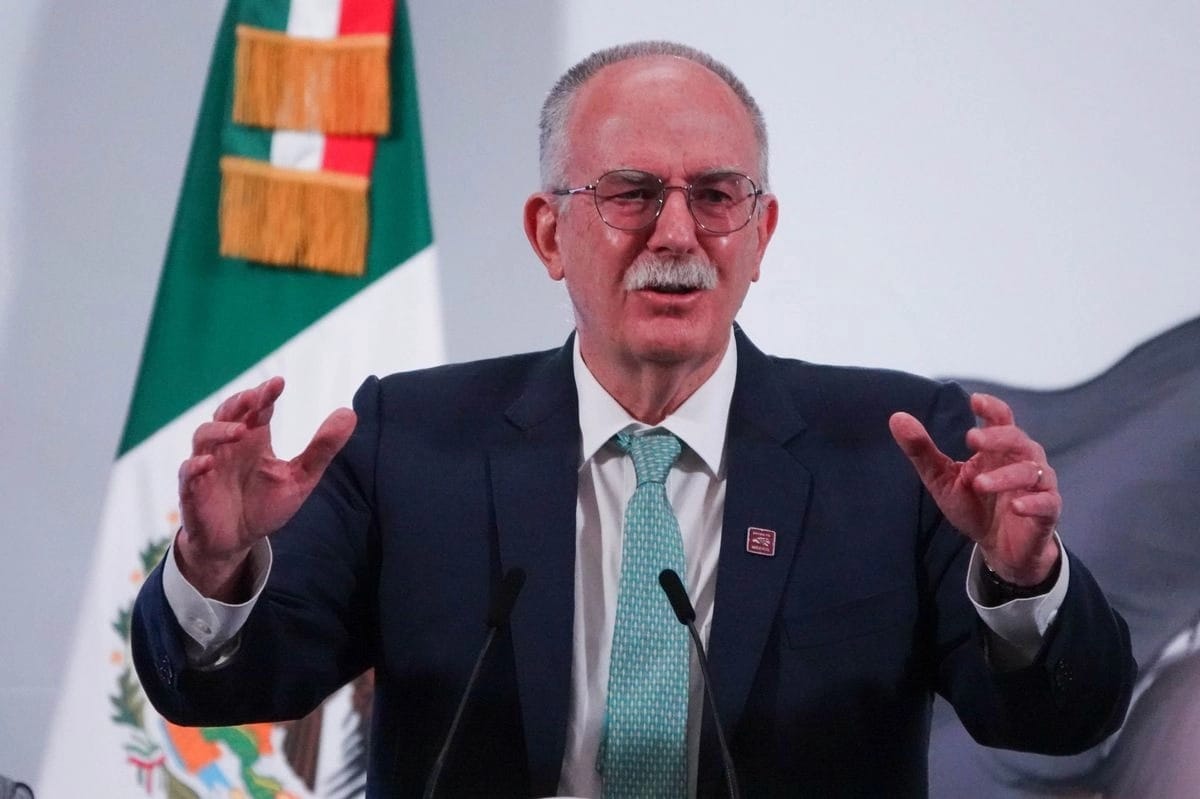 Gobierno prohíbe plaguicidas tóxicos hacia una agricultura más limpia Gobierno prohíbe plaguicidas tóxicos: hacia una agricultura más limpia