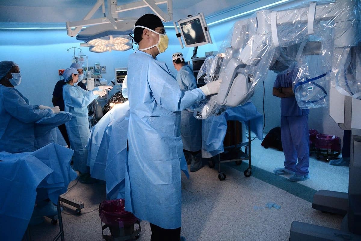ISSSTE revoluciona la salud con cinco robots Da Vinci Xi para cirugía