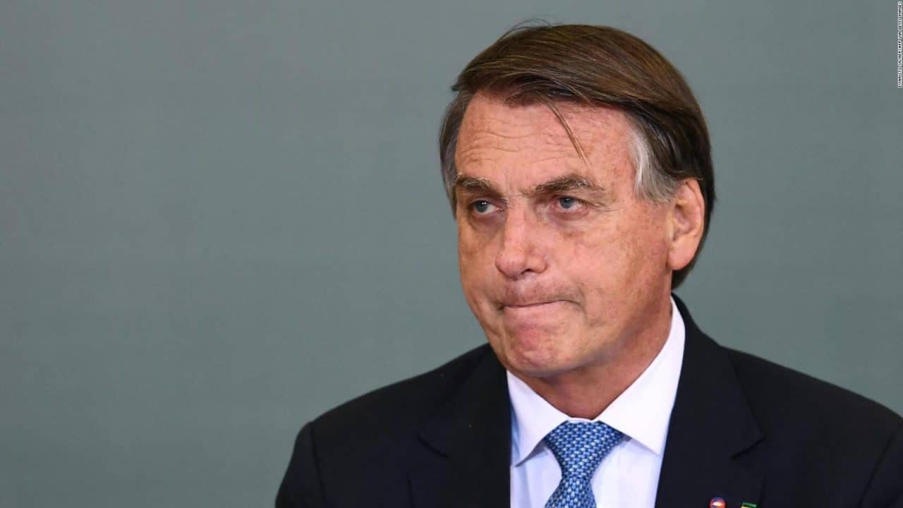 Jair Bolsonaro hospitalizado de urgencia por malestar abdominal en arresto domiciliario